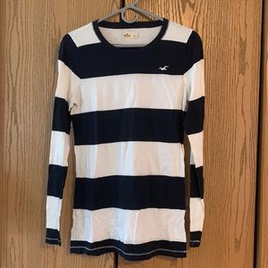 Women’s large Hollister long sleeve tee.